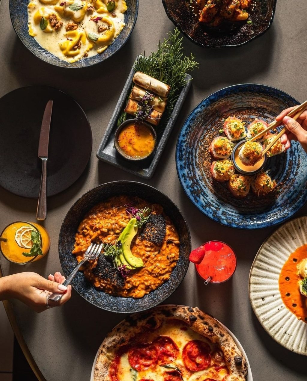 Central Gastronómica Internacional Avenida Tiradentes, Santo Domingo, República Dominicana 809-429-0000 mlv@foodinvestdr.com HORARIOS Lunes a Jueves 12:00 p.m. – 12:00 a.m. Viernes a Domingos 12:00 p.m. – 2:00 a.m. Deliciosas ofertas en tu bandeja de entrada: