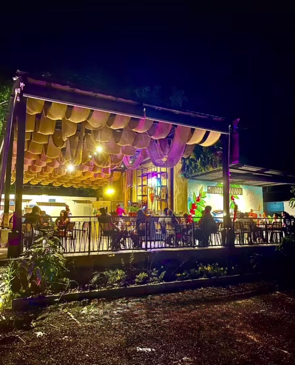 Cumbre BonitaRestaurante Dominicana La Cumbre, Santiago de los Caballeros, República Dominicana 829-396-0186 HORARIOS Lunes a Viernes 10:00 a.m. – 9:00 p.m. Sábados y Domingos 10:00 a.m. – 10:30 p.m. Deliciosas ofertas en tu bandeja de entrada: