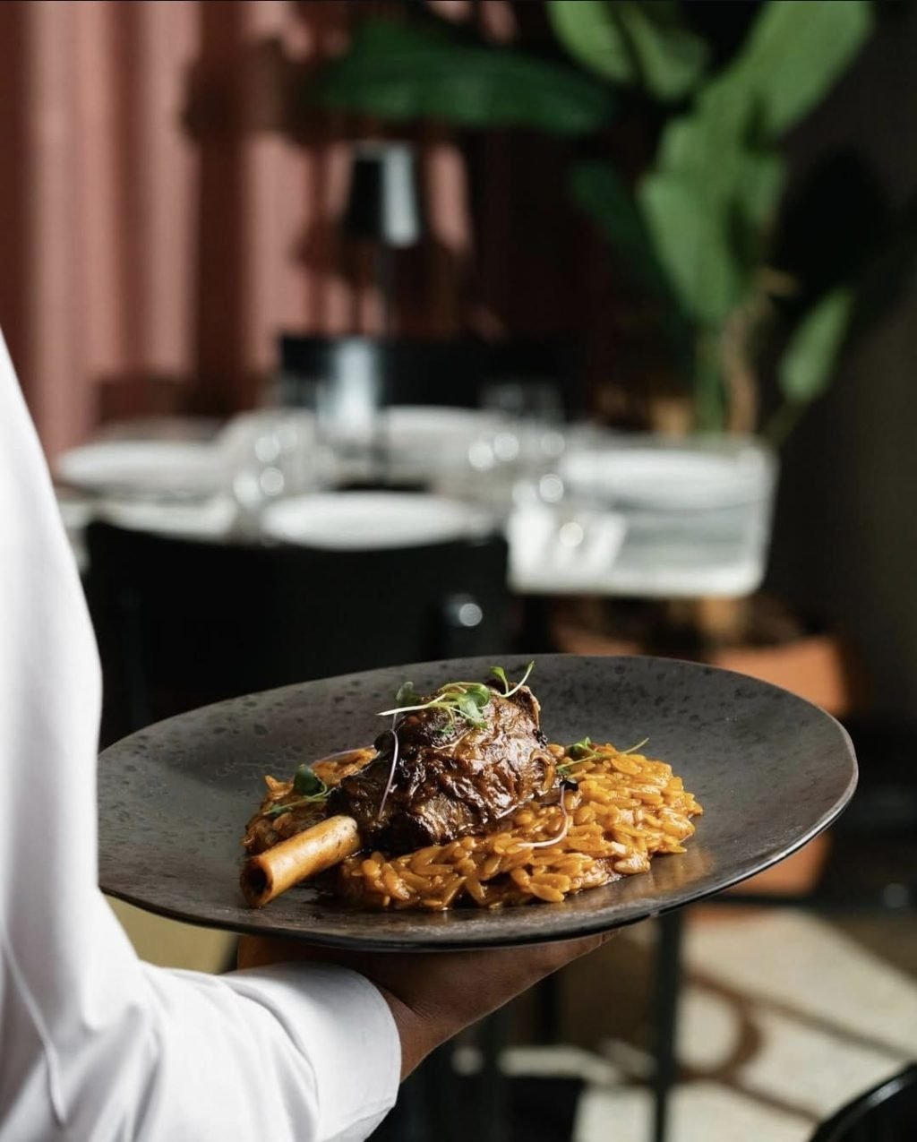 Calle Pablo Casals, Santo Domingo, República Dominicana Forja Restaurante The Meeting Point  HORARIOS Domingo a Jueves 12:00 p. m. — 12:00 a.m. Viernes y Sábados 12:00 p. m. — 2:00 a.m.