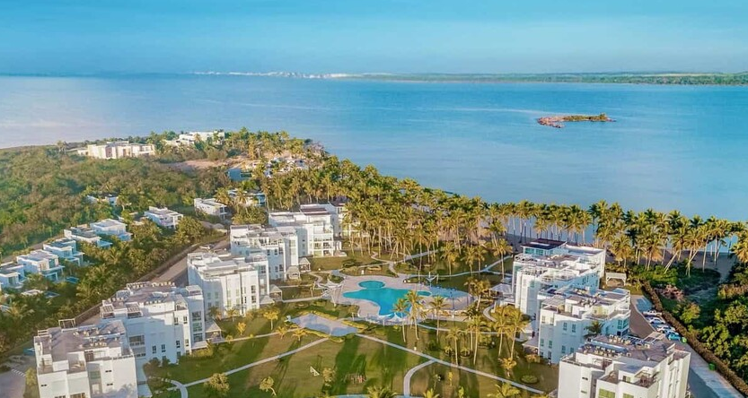 Los proyectos silenciosos que están redefiniendo el turismo inmobiliario en el Este. Playa nueva Romana. Cayo Blanco Glof Residencial.